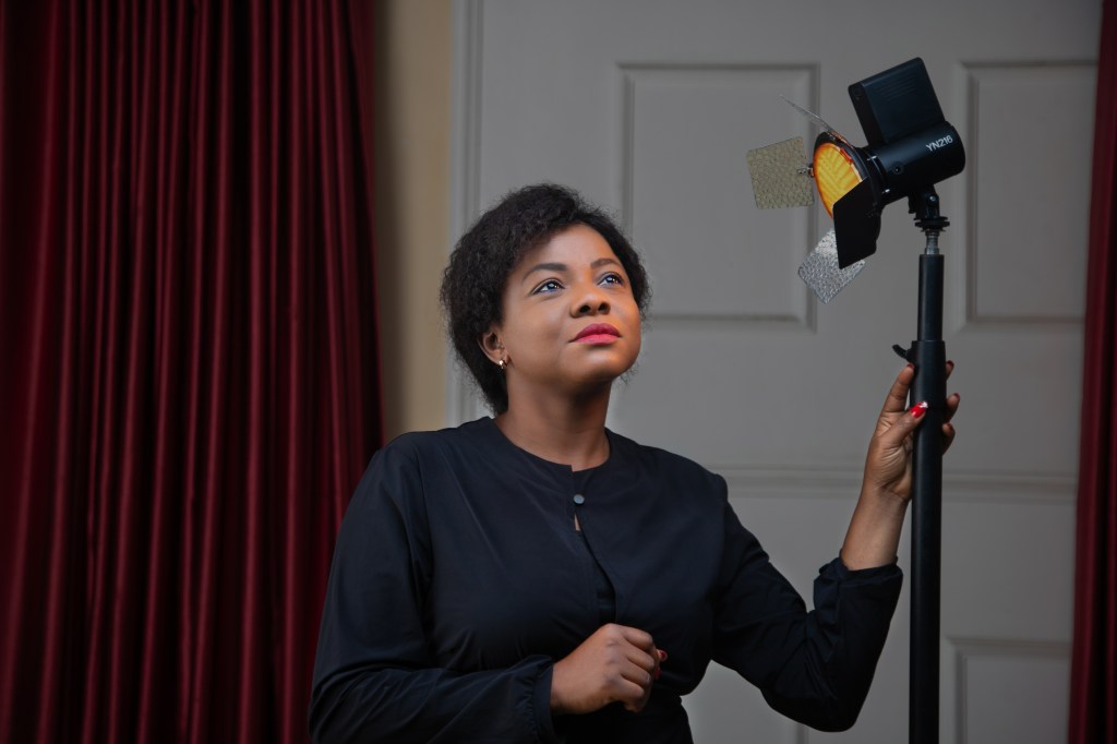 “Elegance and Emotions: Kikelomo Solomon-Ayeni’s ‘African Preggy Ready to Party’ at Madeke&nbsp;Gallery”